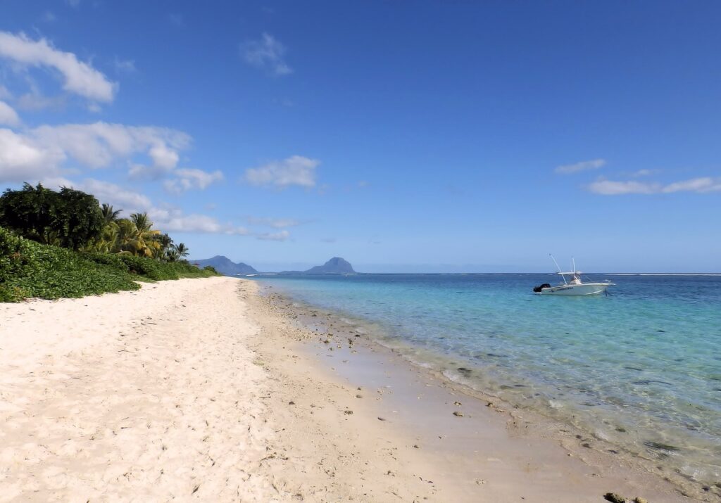 Sandstrand Flic en Flac auf Mauritius